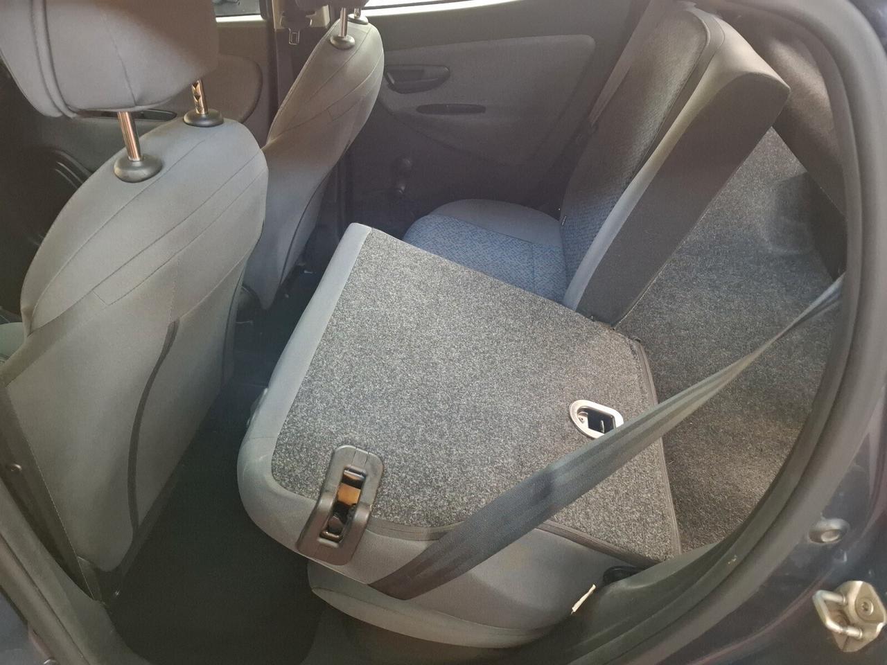 Lancia Ypsilon 1.0 FireFly 5 porte S&S Hybrid Ecochic Silver