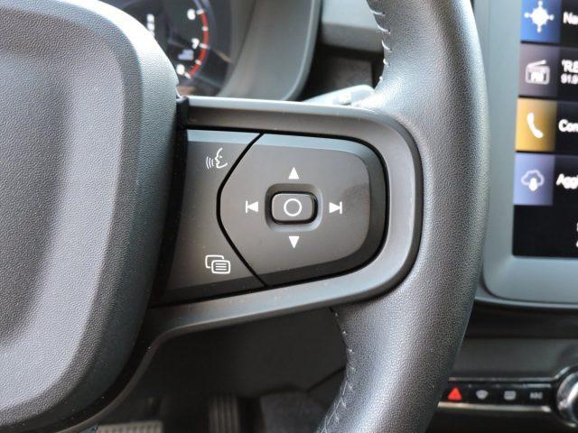 VOLVO XC40 T2 MOMENTUM CORE AUTOMATICA