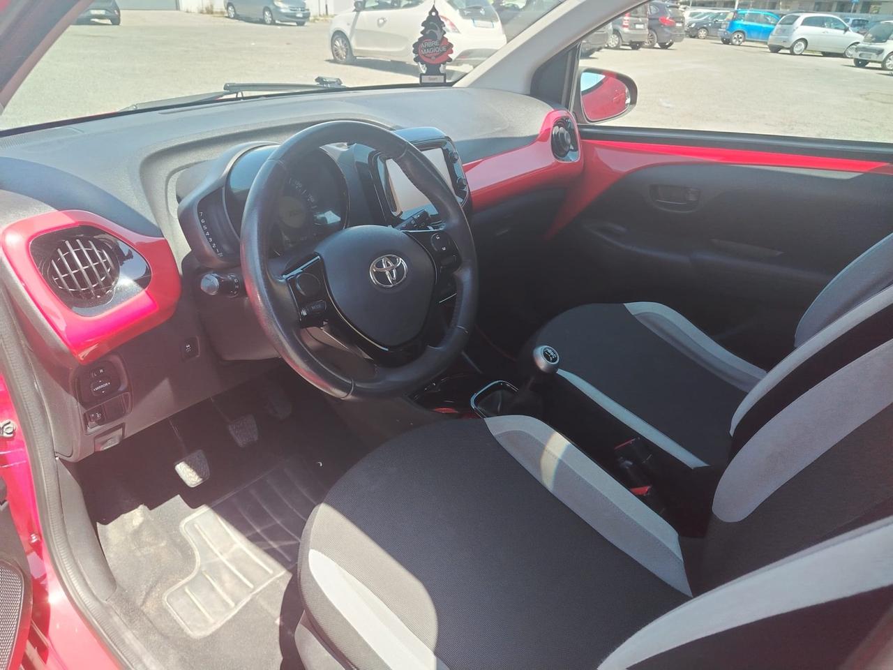 Toyota Aygo 1.0 VVT-i 69 CV 5 porte x-play
