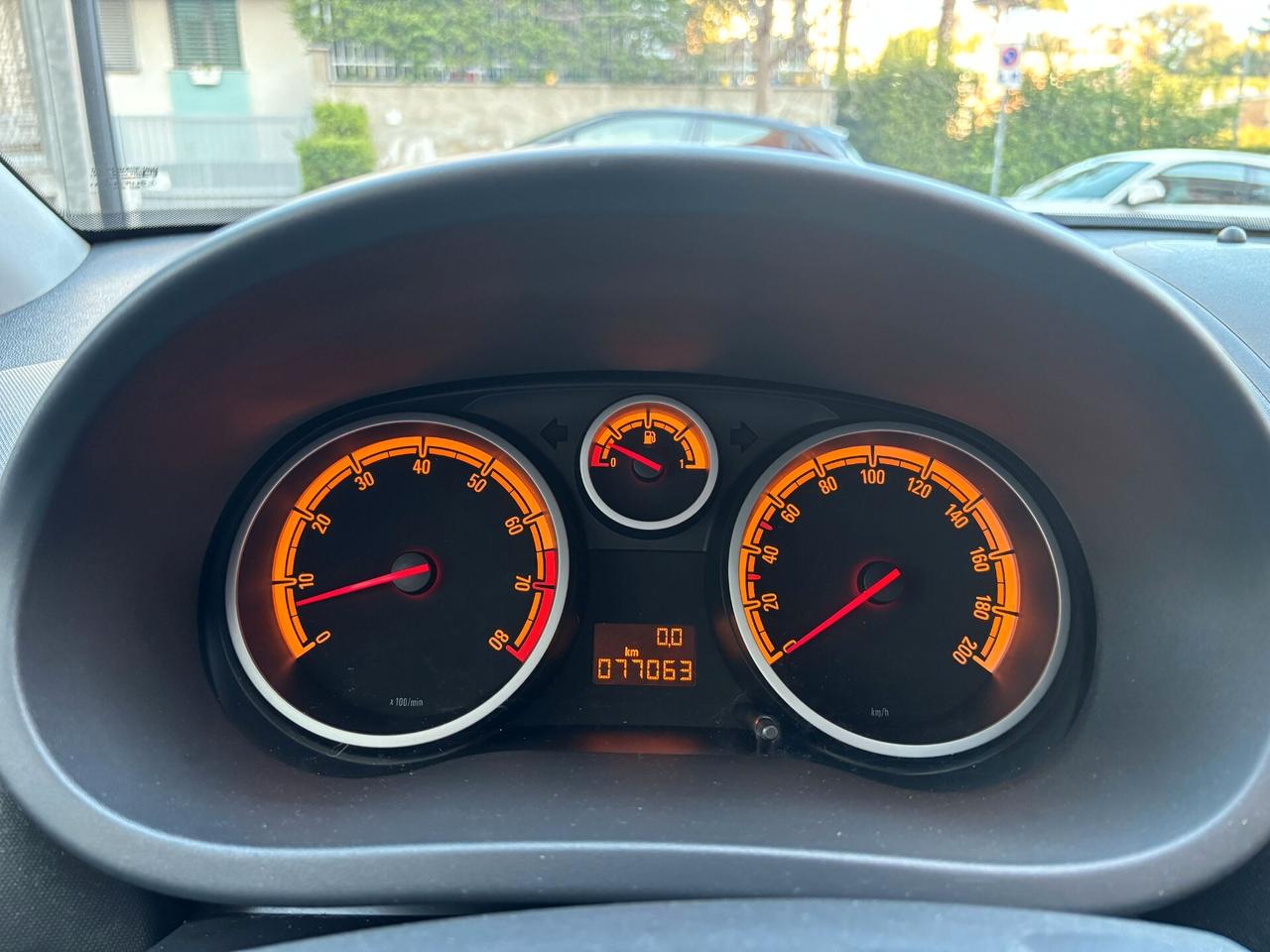 Opel Corsa 1.2 5 porte UNIPROPRIETARIO PNEUMATICI NUOVI