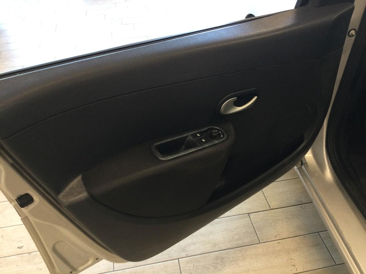 Renault Clio 1.2 16V 5 porte