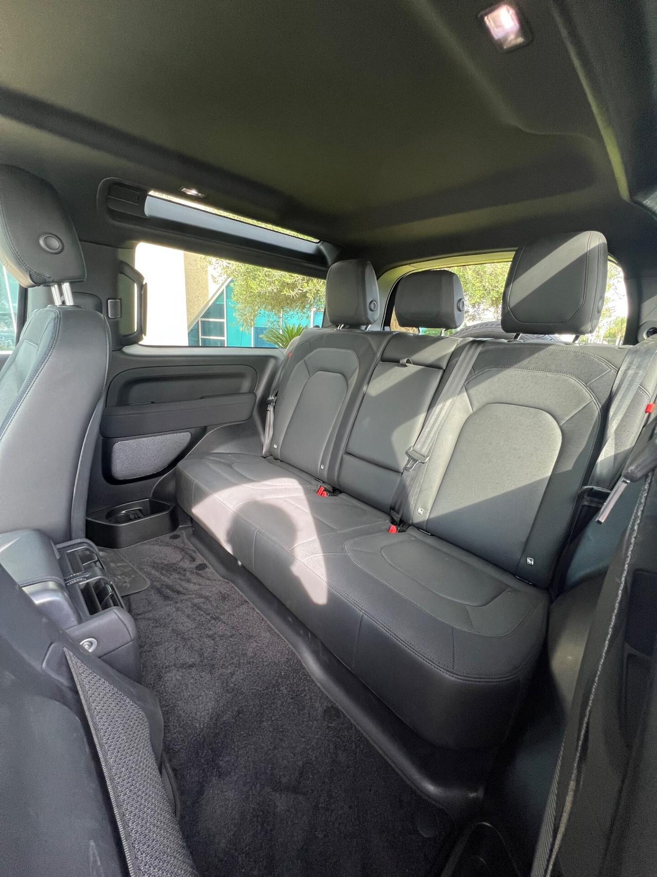 Land Rover Defender 90 X-Dynamic SE offerta T-Stock prezzo imperdibile