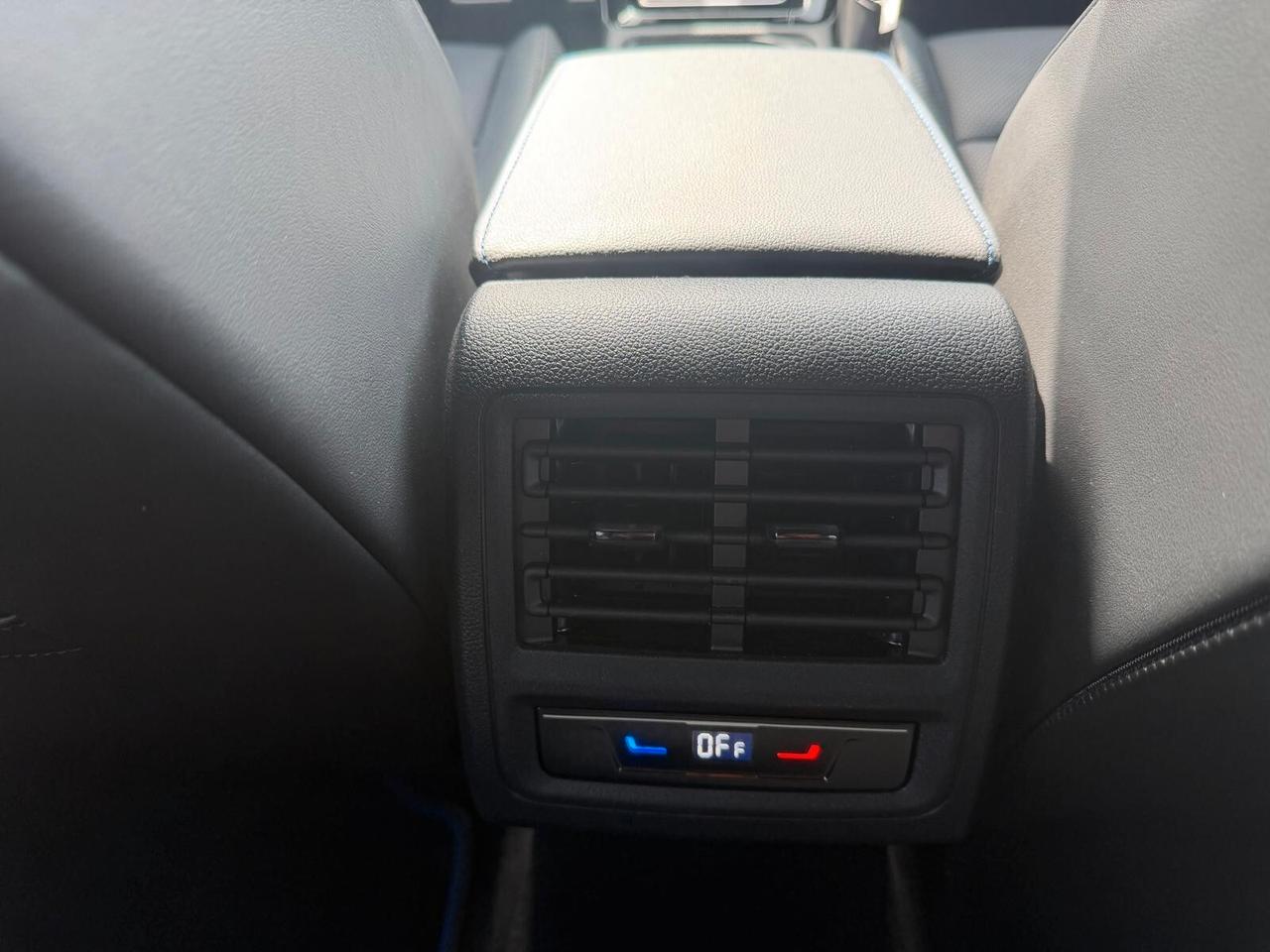 Volkswagen Golf R/2.0/DSG/4MOTION/BLACK EDITION/HEAD UP/NAVI/TELPDC/F1/CERCHI 19/SED.SPORT/PRONTA CONSEGNA!!