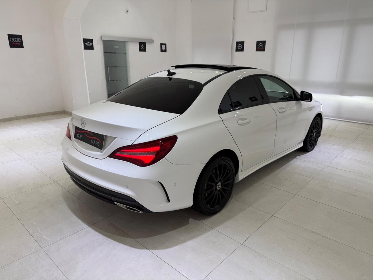 CLA 220 D AUTOMATIC PREMIUM TOTAL BLACK