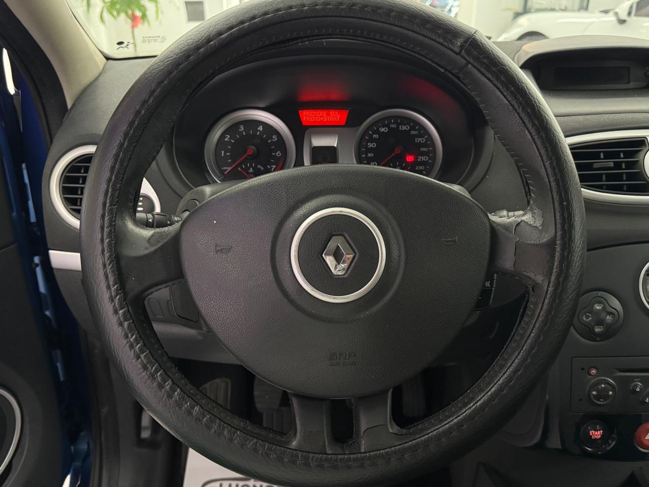 Renault Clio 1.2 16V Luxe-Full Optional