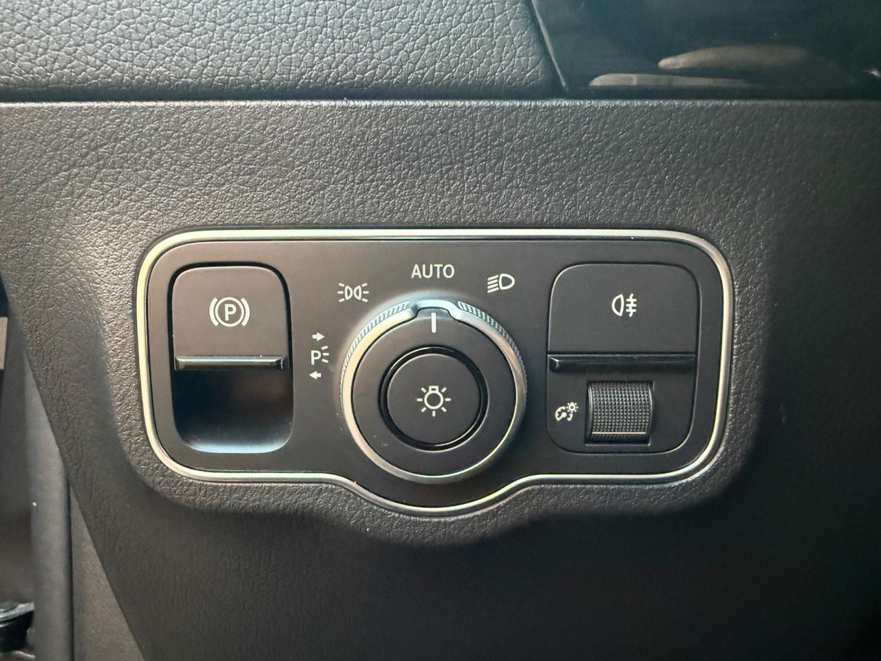 Mercedes-benz GLA 180 Mhev Aut. PARI AL NUOVO!