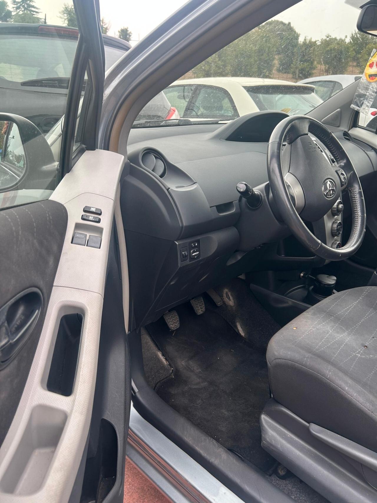 Toyota Yaris 1.0 5 porte Sol
