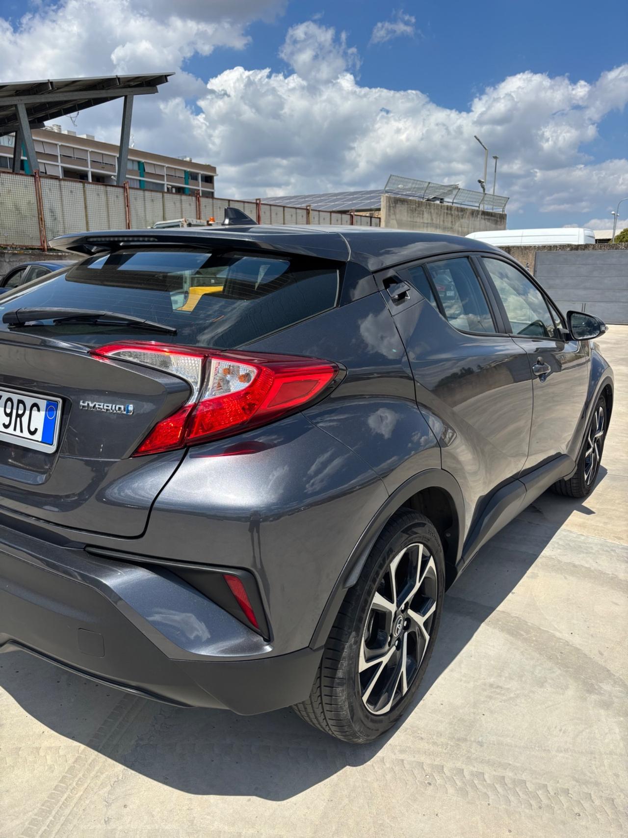 Toyota C-HR 1.8 Hybrid E-CVT Trend