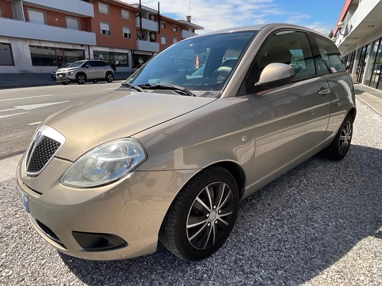 Lancia Ypsilon 1.2 Versus