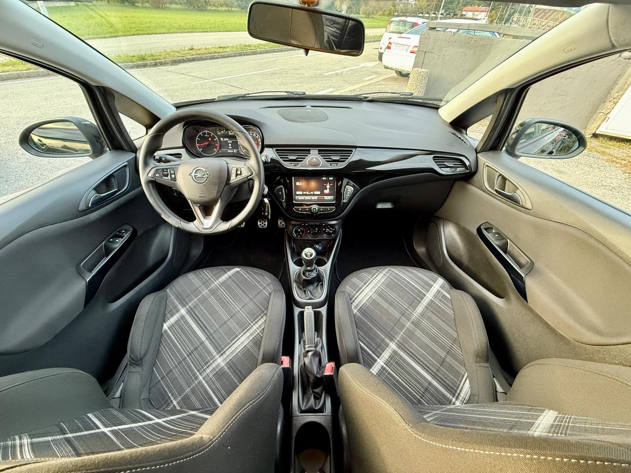 Opel Corsa 1.2 5 porte 2017 total black