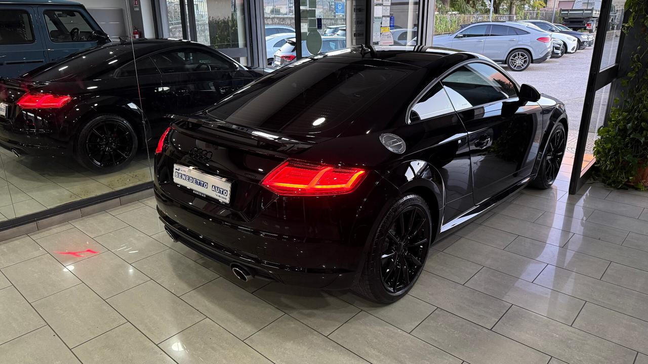 AUDI TT 2.0 TDI COUPE' TOTAL BLACK