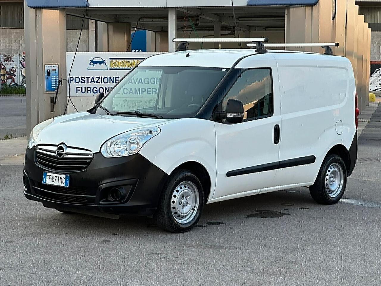 OPEL COMBO ANNO 2017 PRONTO ALL'USO! SUPER PREZZO!