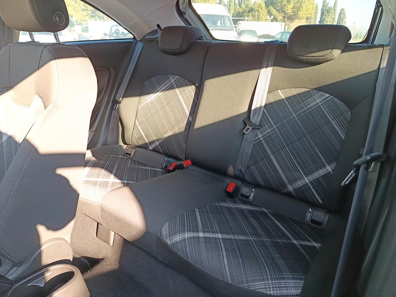 Opel Corsa 1.4 90CV Coupé Cosmo opc Tua a 144€/Mese