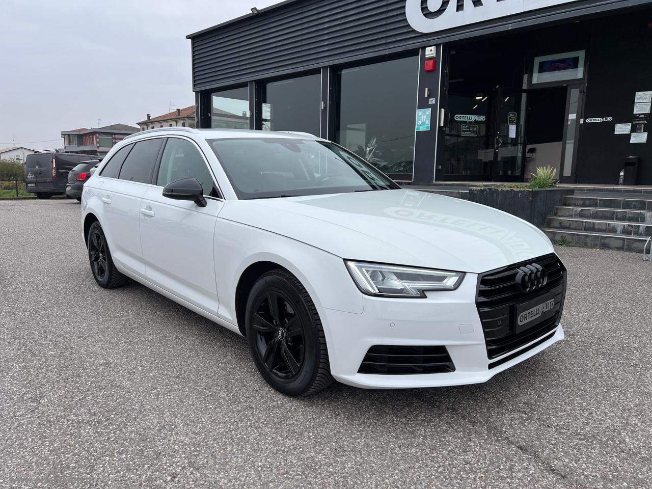 AUDI A4 Avant 30 TDI S tronic Business
