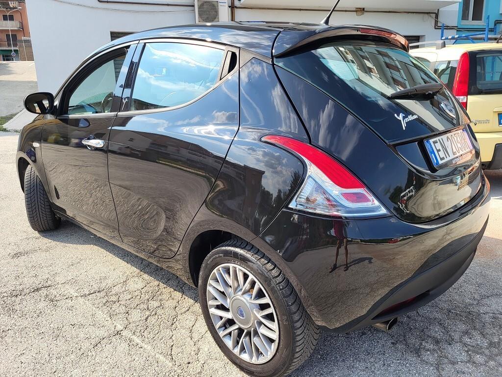 Lancia Ypsilon 1.2 69 CV Unyca