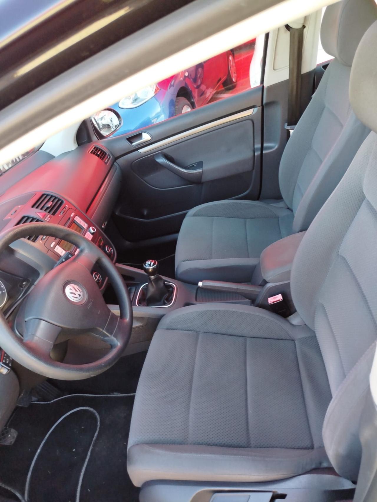 Volkswagen Golf 1.6 16V FSI 5p. Sportline