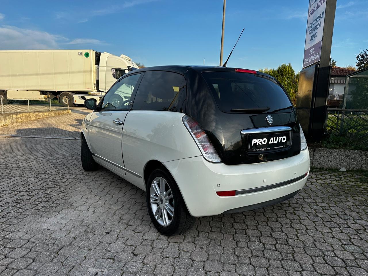 Lancia Ypsilon 1.4 Oro Ecochic GPL