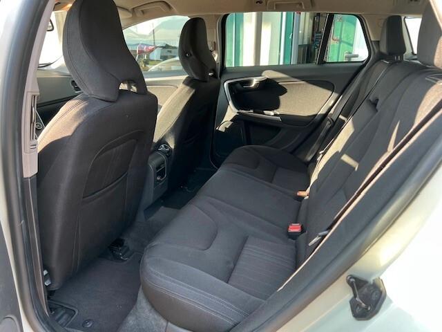 Volvo V60 I 2010 1.6 d2 (drive) Momentum