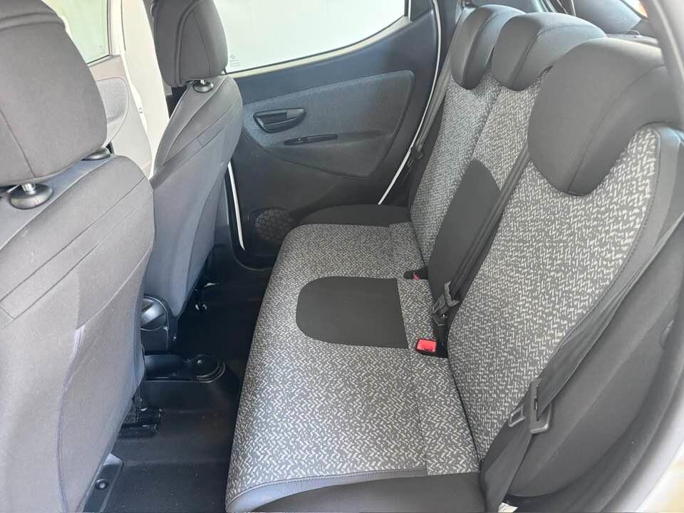 Lancia Ypsilon 1.0 FireFly 5 porte S&S Hybrid Silver