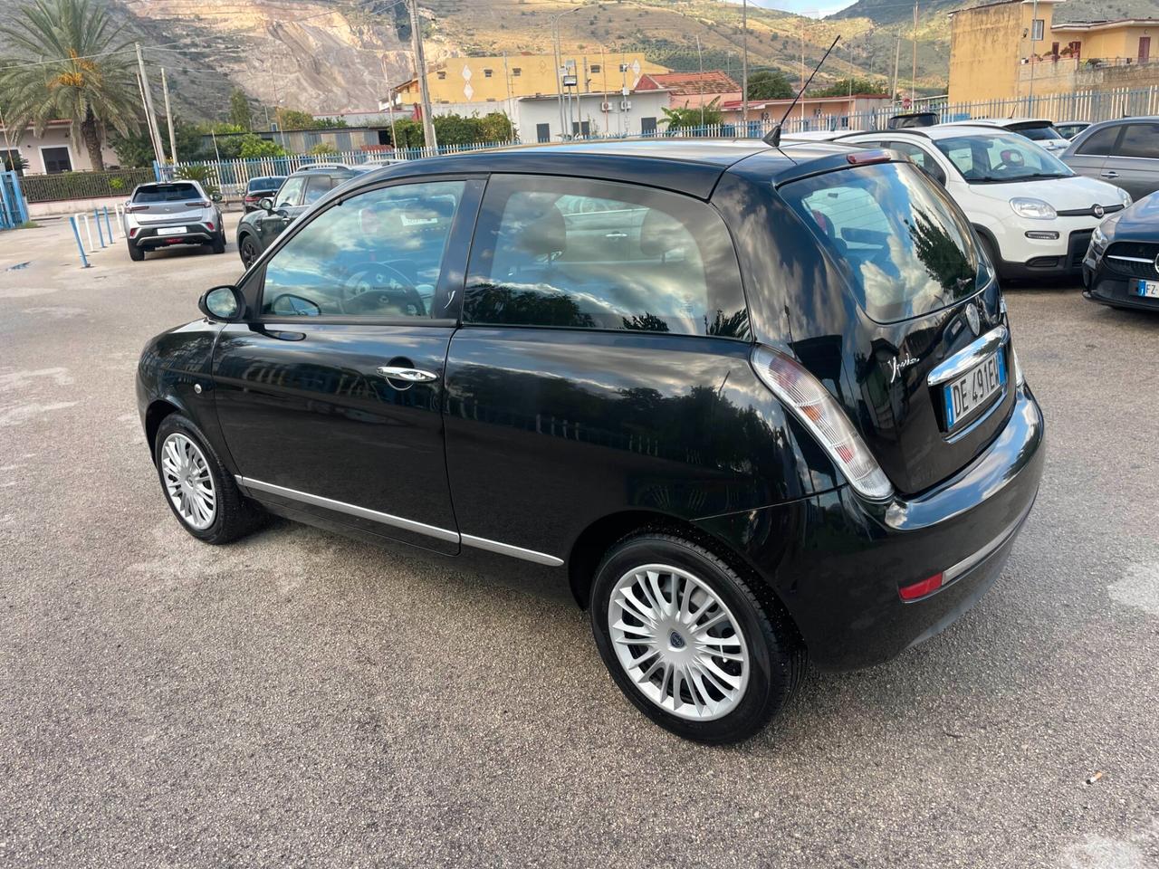 Lancia Ypsilon 1.3 MJT 75 CV Oro Giallo