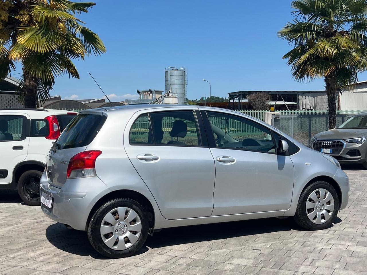 Toyota Yaris 1.0 5 porte Luxury pack FINANZIABILE