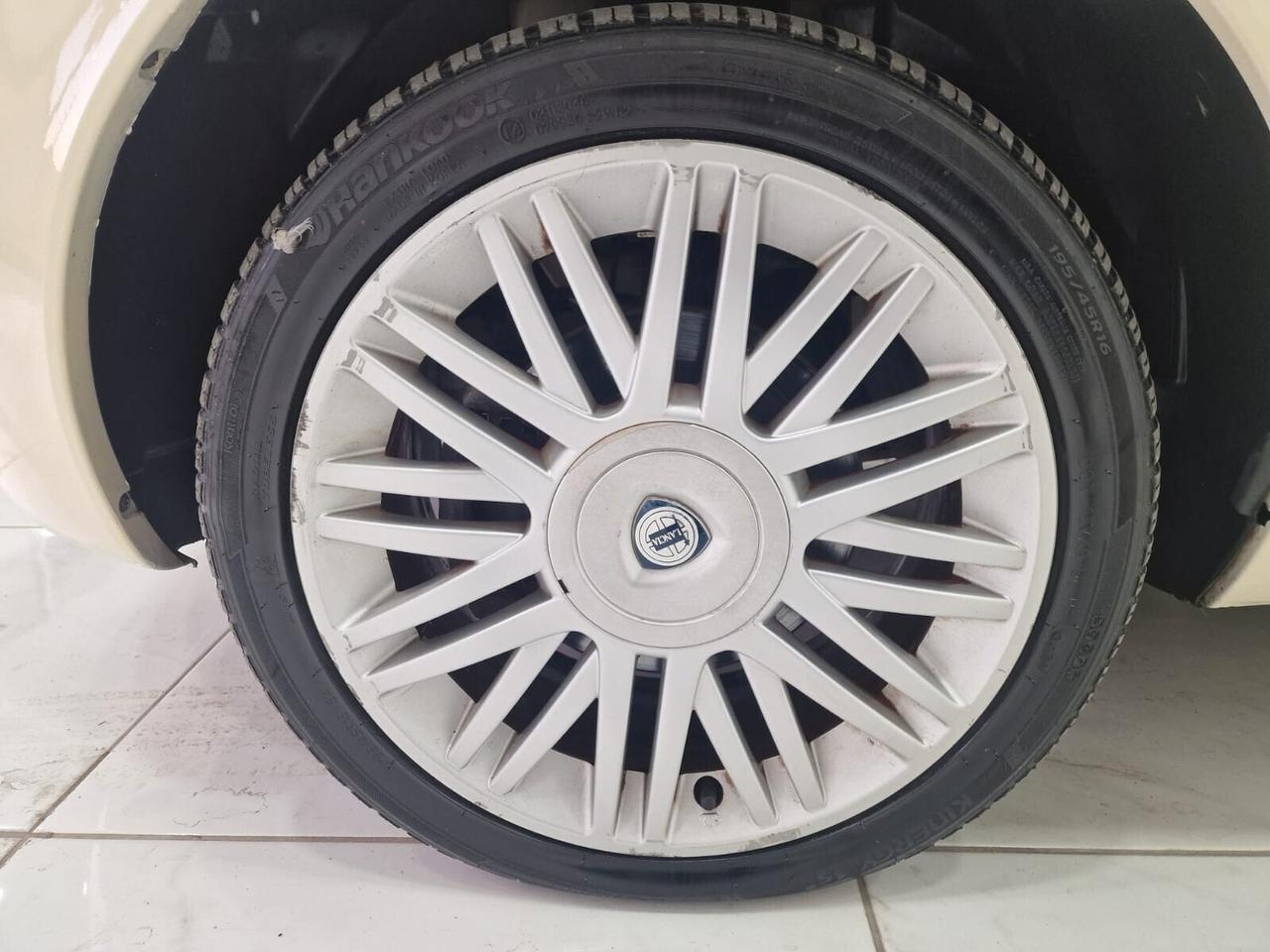 Lancia Ypsilon 1.3 MJT CAMBIO AUTOMATICO