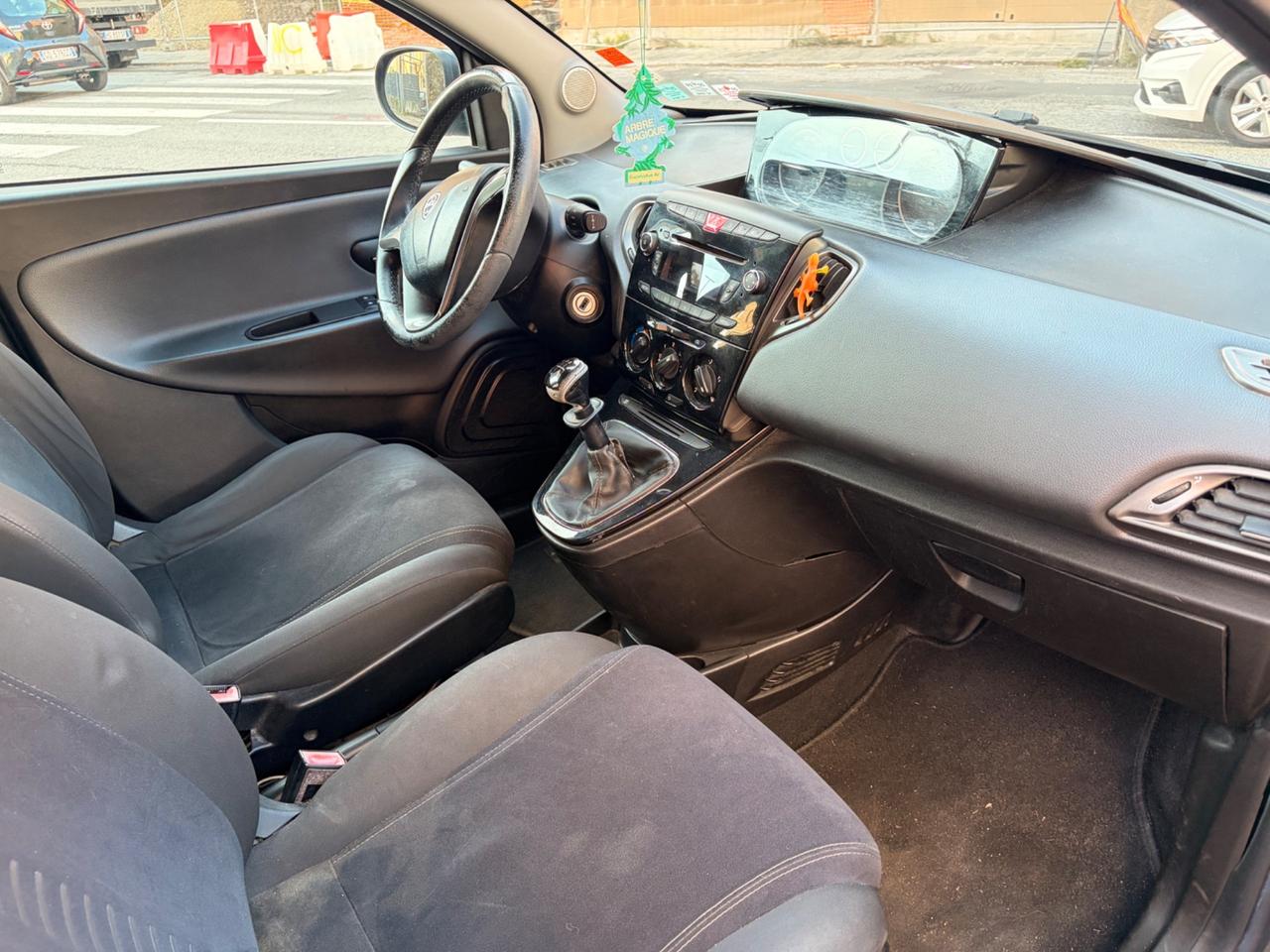 Lancia Ypsilon 1.2 69 CV 5 porte S&S Silver