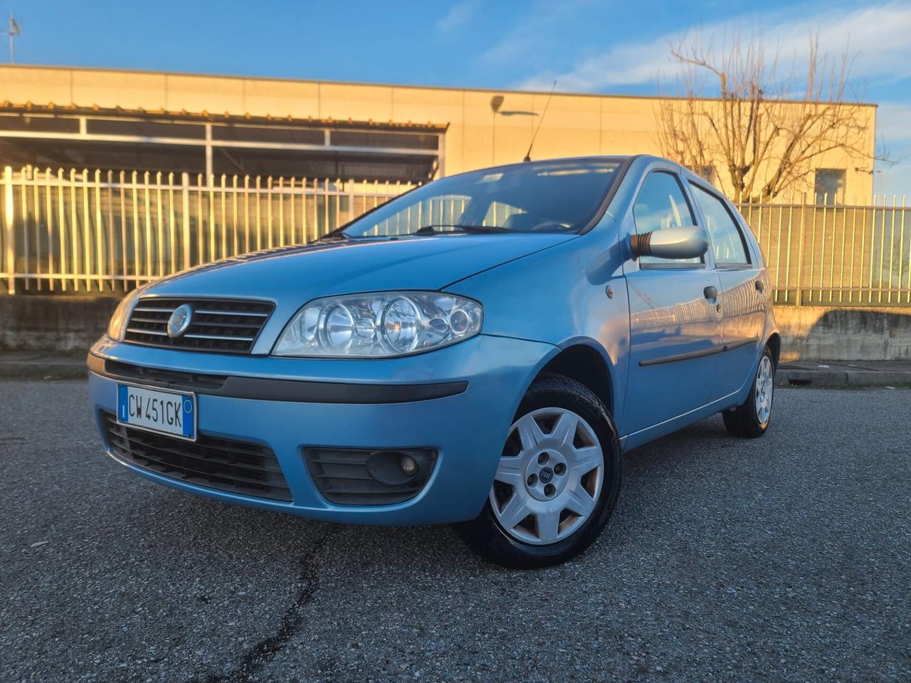 Fiat Punto 1.200 BENZ 5P X NEOPATENTATI