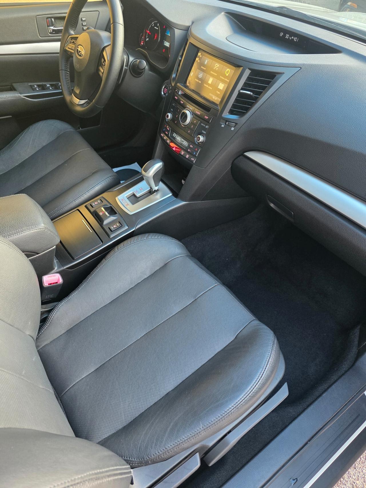 Subaru OUTBACK 2.0D CVT Trend Lineartronic