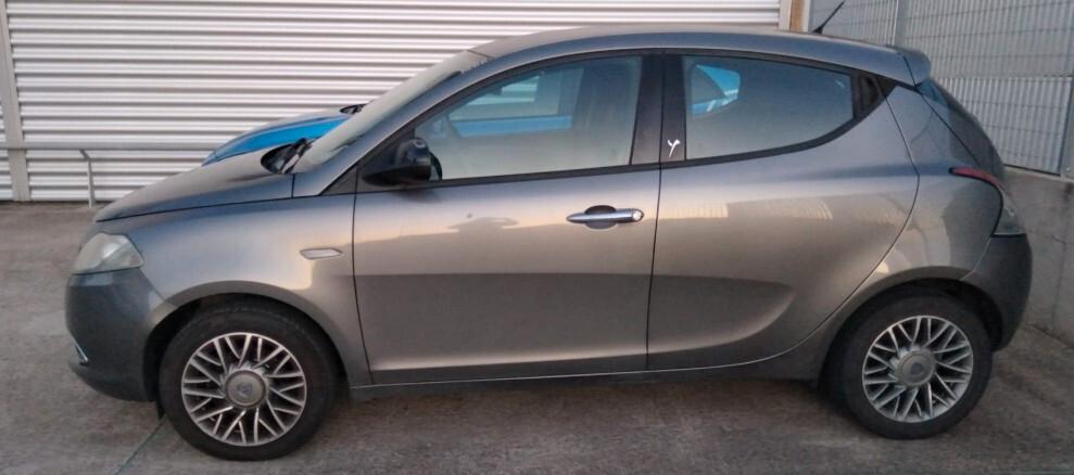 Lancia Ypsilon 1.3 MJT 75 CV Unyca