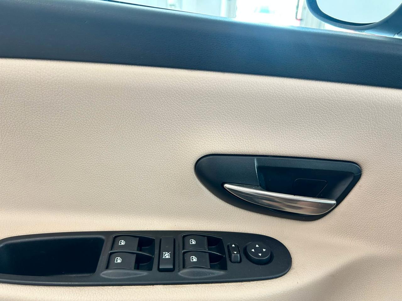 Lancia Ypsilon 1.2b X NEOPATENTATI 2012