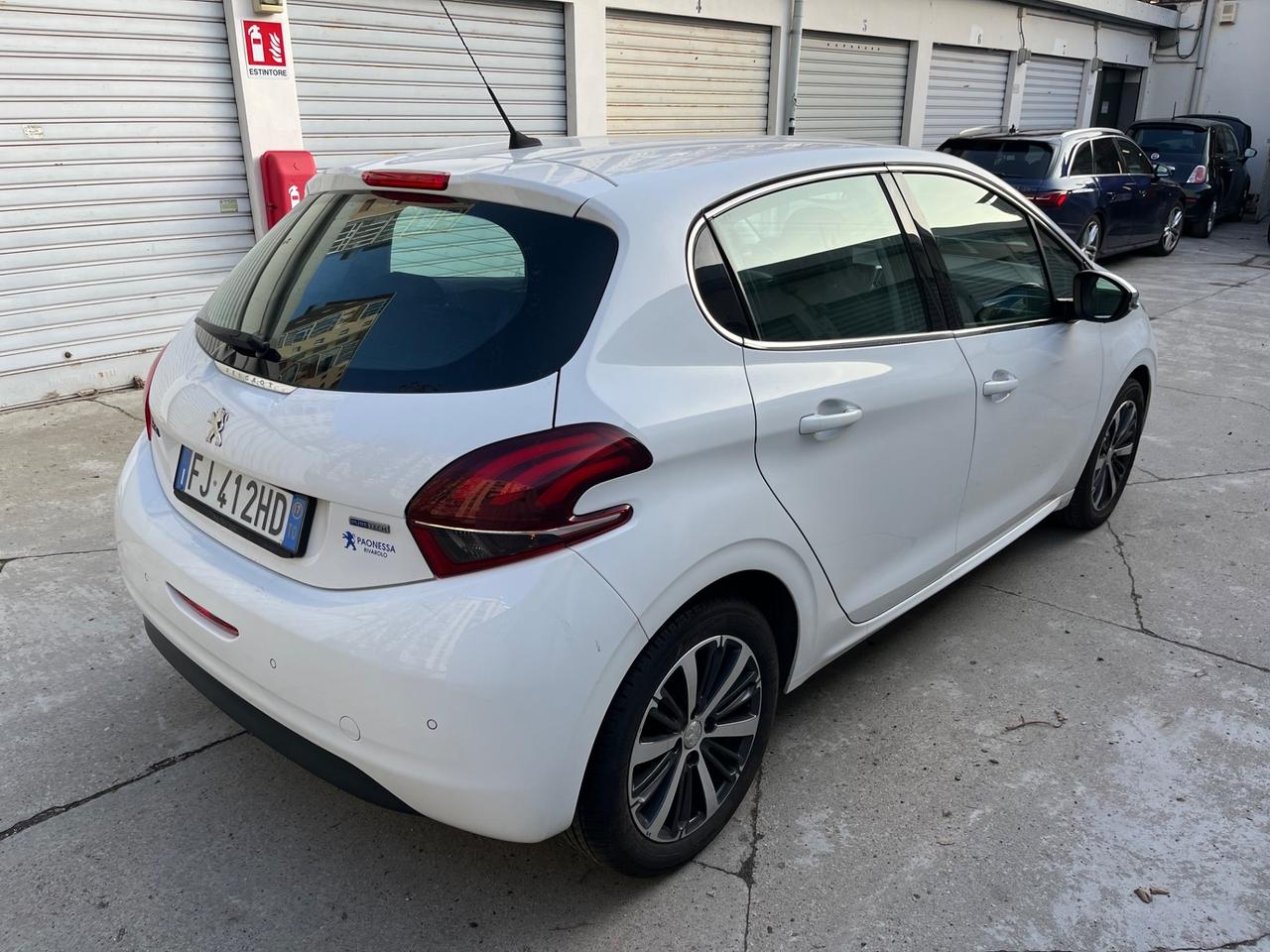 Peugeot 208 PureTech 82 5 porte Allure