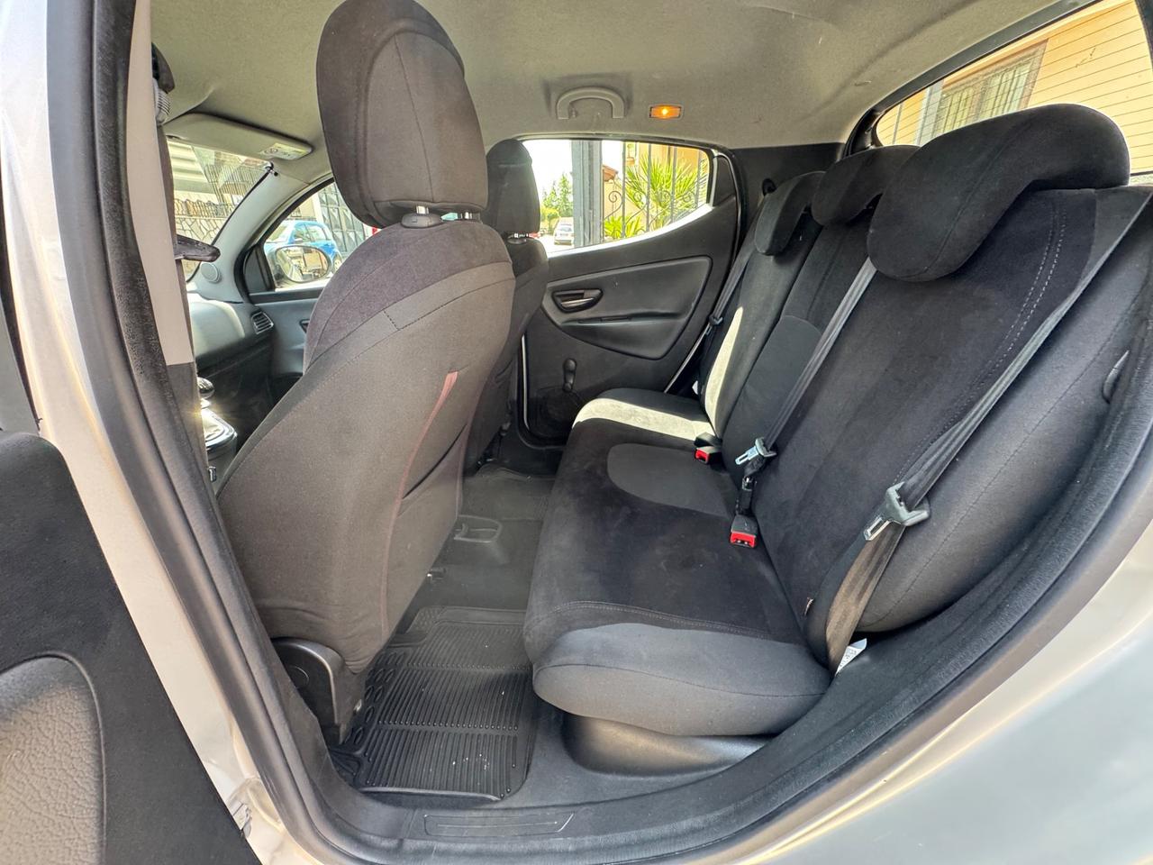 Lancia Ypsilon 1.2 69 CV 5 porte S&S Silver