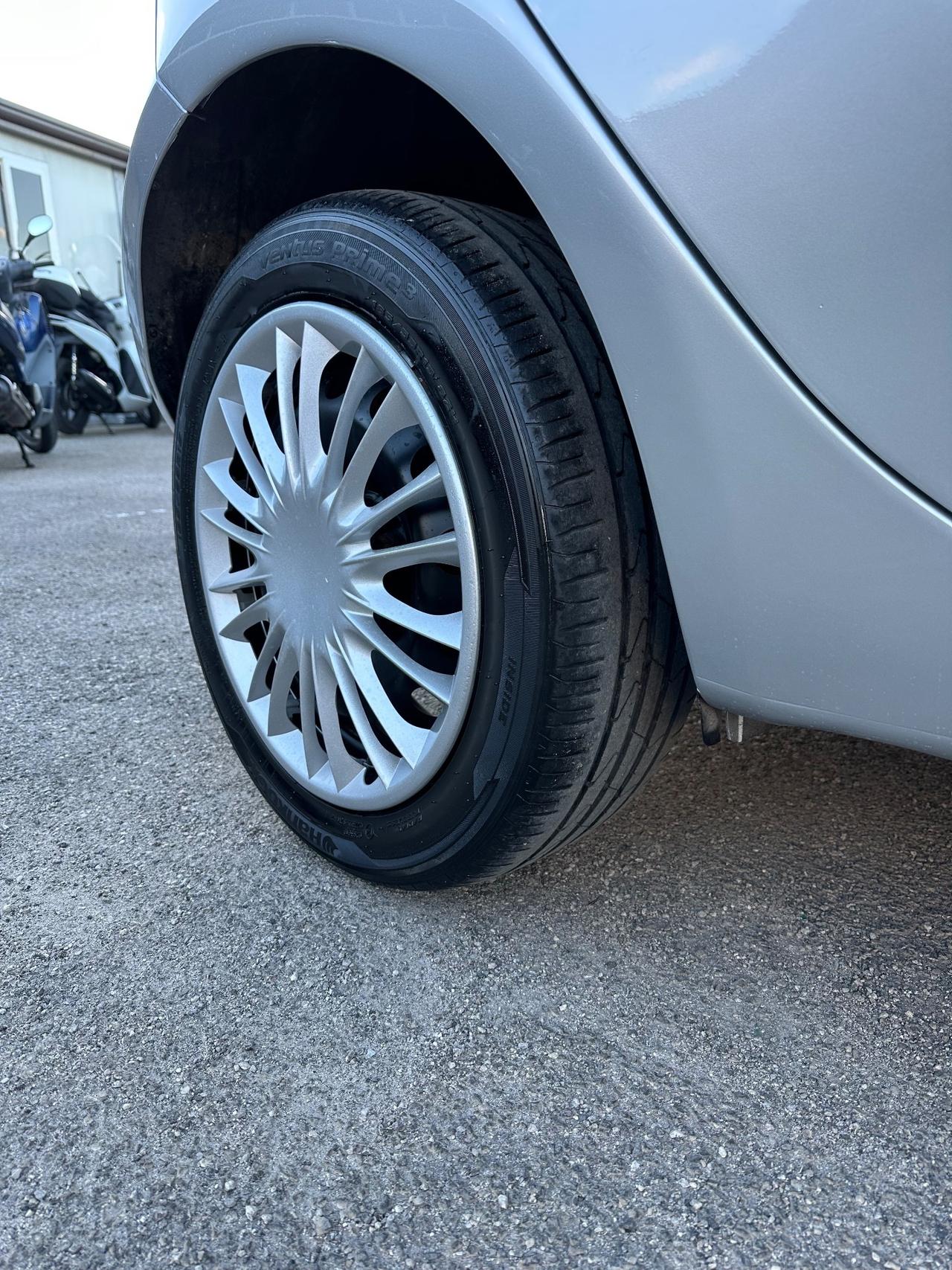 Lancia Ypsilon 1.3 MJT 16V 95 CV S&S Gold 2013