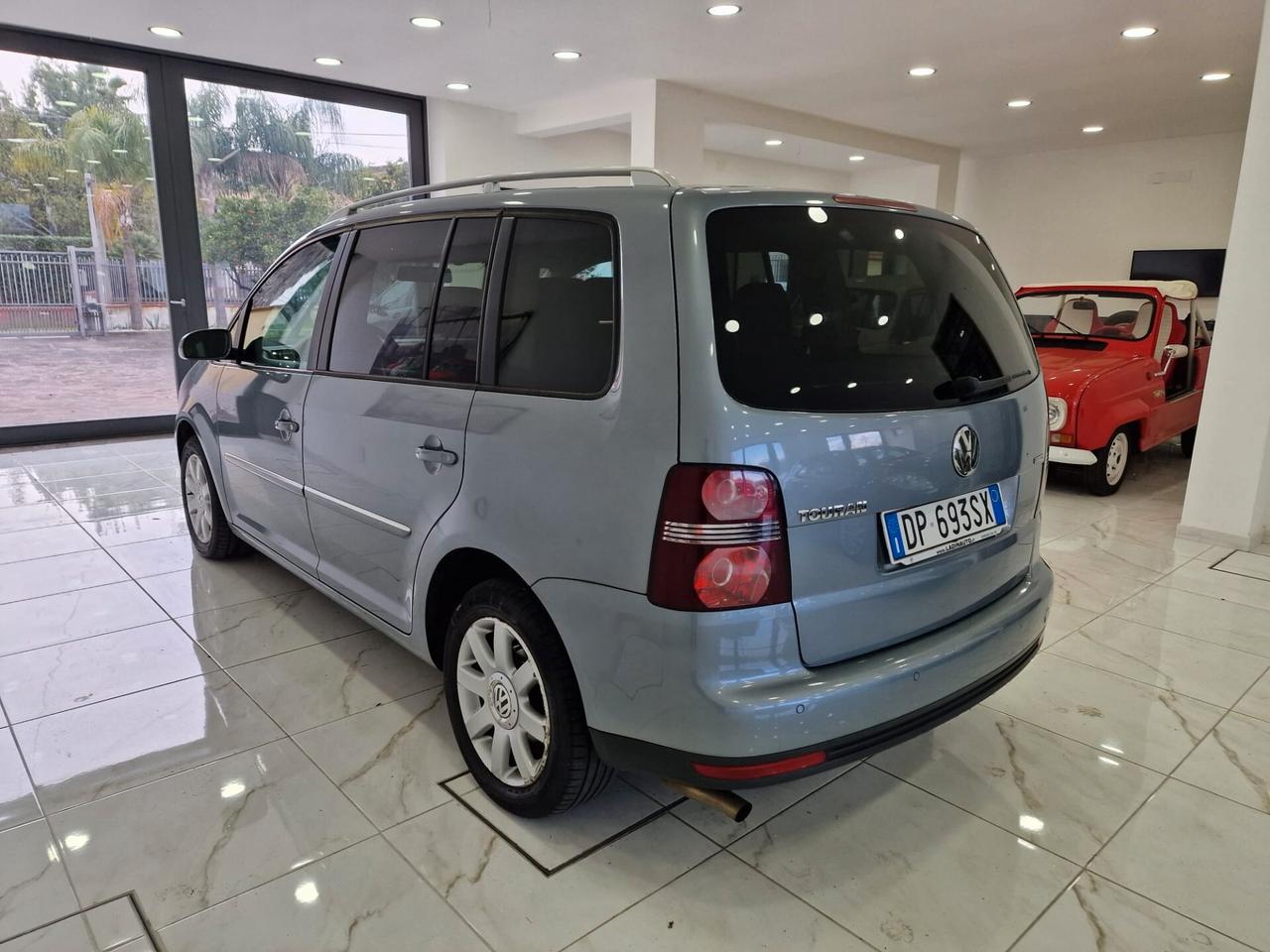 Volkswagen Touran 2.0 Metano 7 POSTI