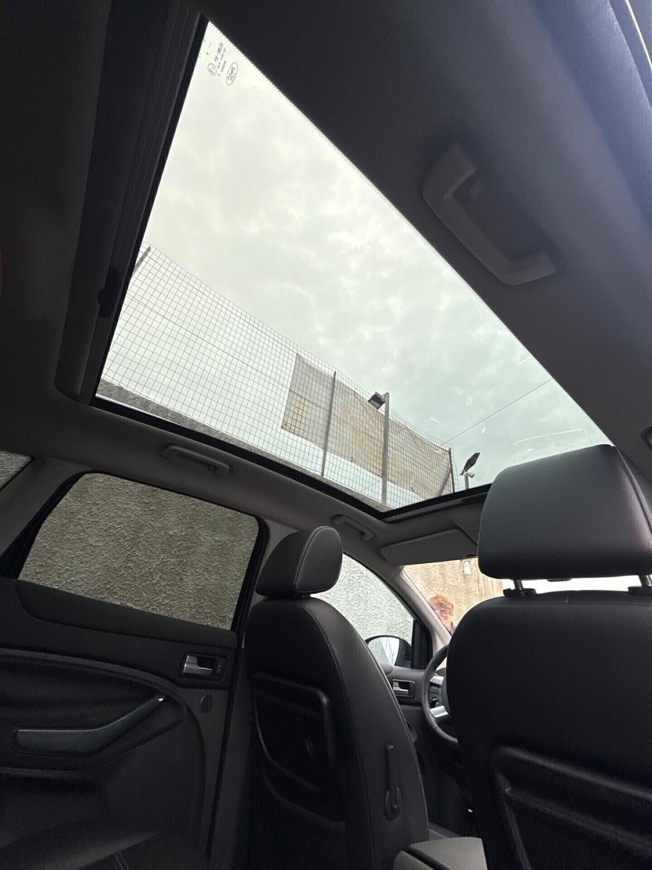 Ford Kuga 2.0 TDCi 136 CV 4WD Titanium,TETTO PANORAMICO,Pelle,Climatronic bizona,ecc.