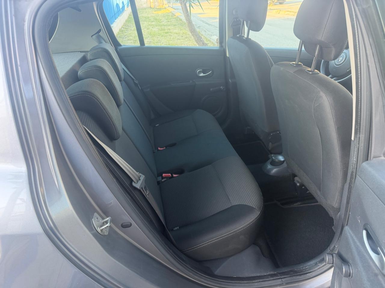 Renault Clio 1.2 benzina 75 cavalli 2012 navigatore