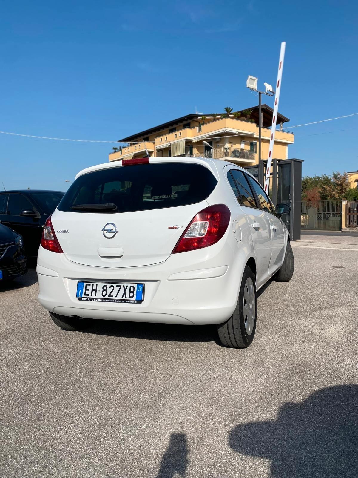 Opel Corsa 1.2 5 porte Cosmo