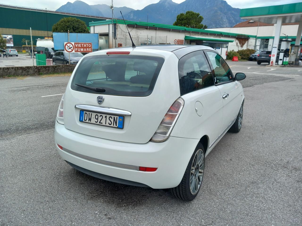 Lancia Ypsilon 1.3 MJT 90 CV Platino