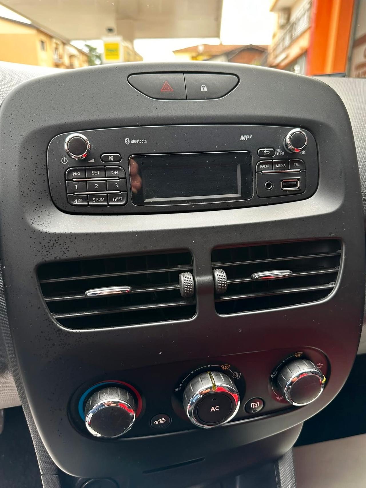 Renault Clio 1.2 75CV GPL 5 porte NEOPATENTATI