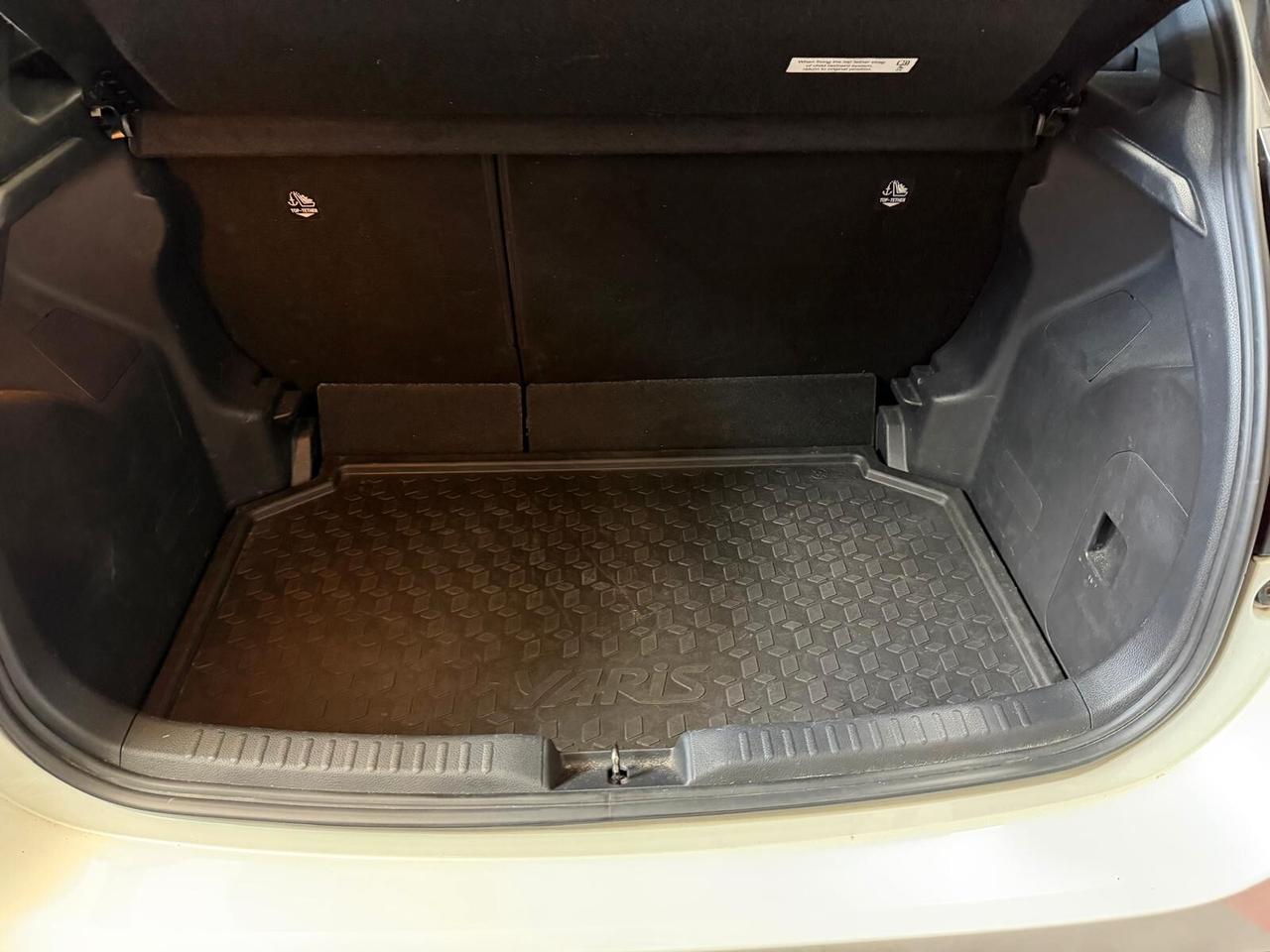 Toyota Yaris 1.5 Hybrid 5 porte Lounge Blue