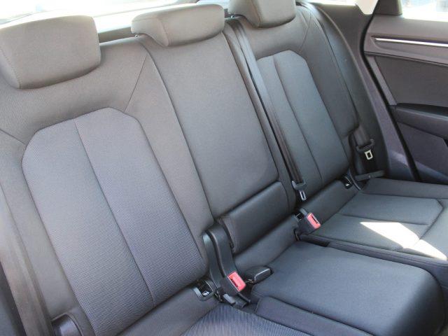 AUDI Q3 35 TDI Business Advanced