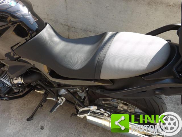 BMW R 1200 R anno 2008 con valigie laterali BMW originali