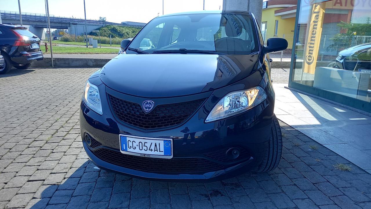 Lancia Ypsilon 1.0 FireFly 5 porte S&S Hybrid Ecochic Silver