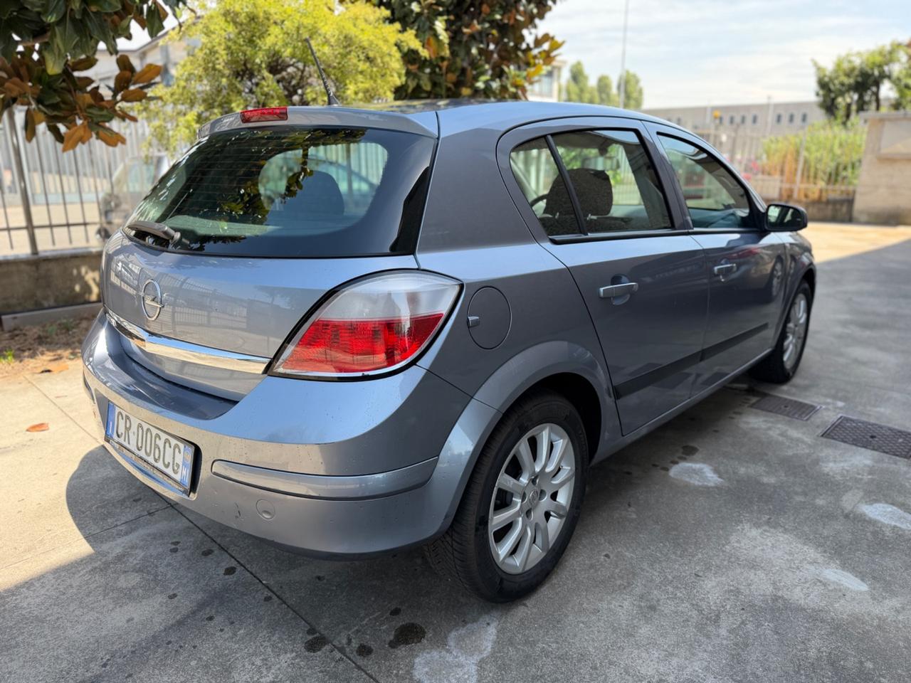 Opel Astra 1.4 16V Twinport 5 porte Enjoy