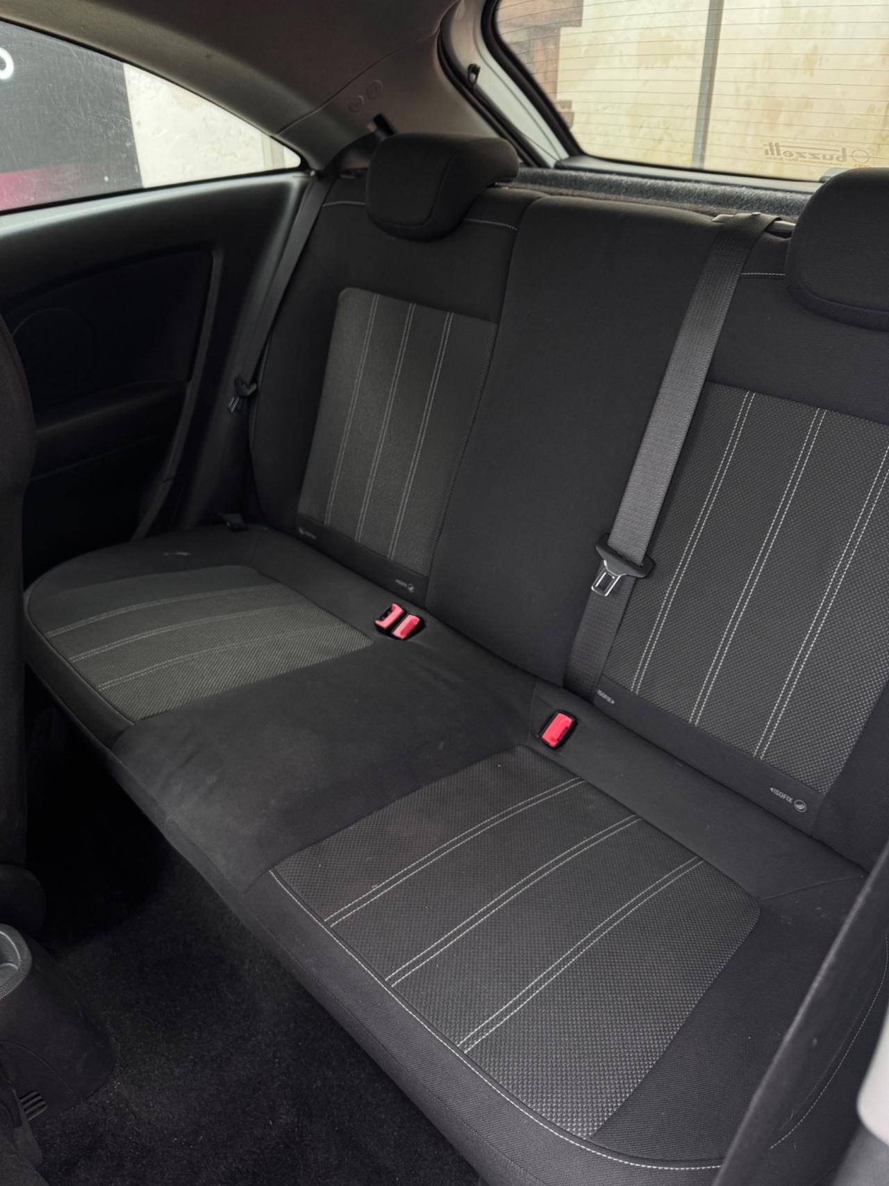 Opel Corsa 1.2 3 porte b-color