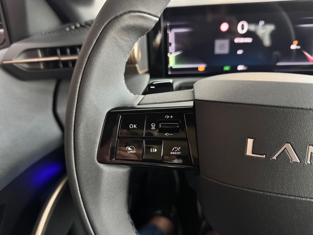 Lancia Ypsilon Hybrid e-DCT Edizione Cassina