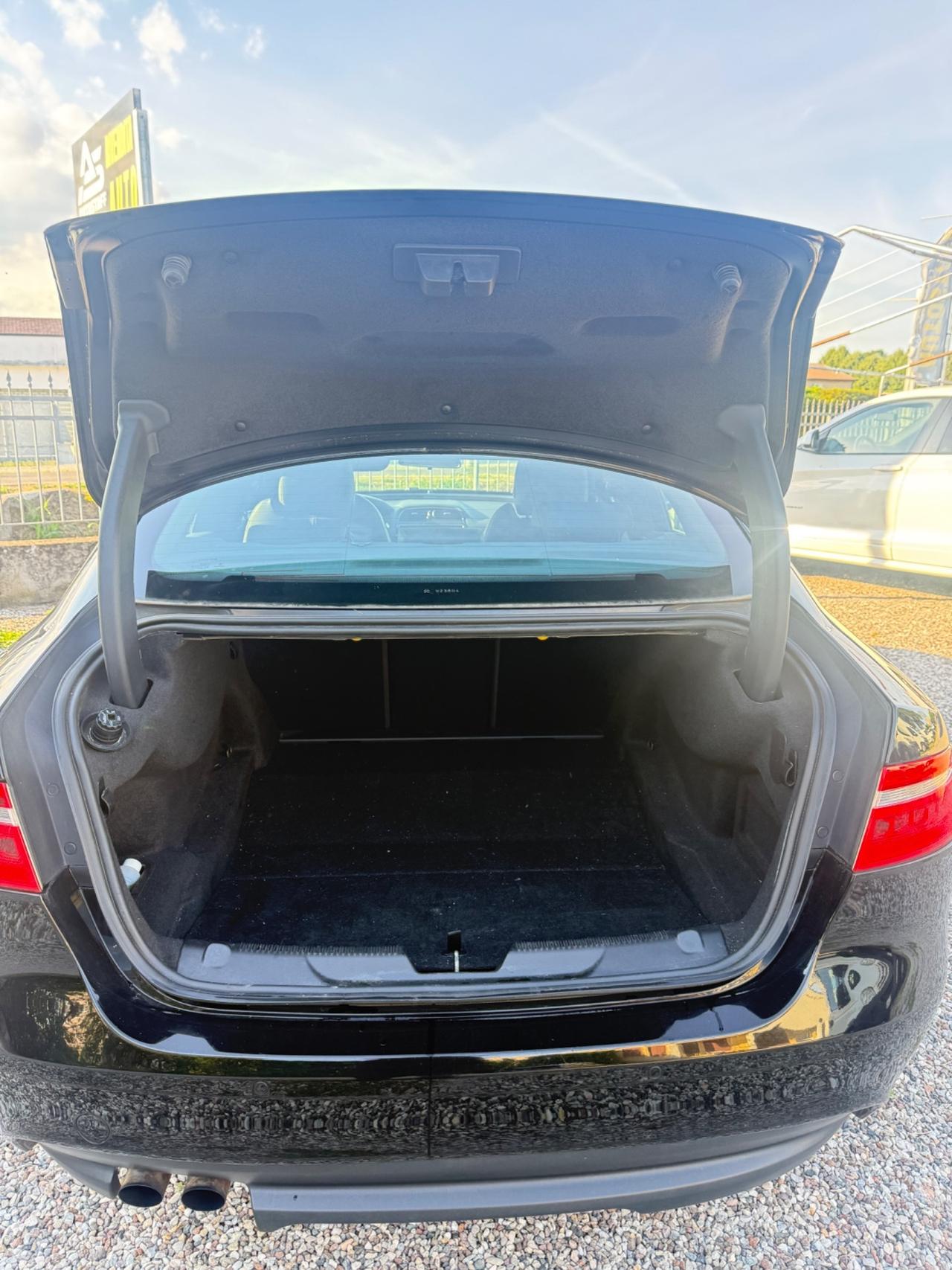 Jaguar XE 2.0 D E-Performance aut. R-Sport