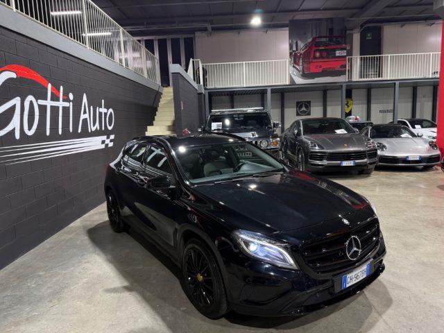 MERCEDES-BENZ GLA 200 SPORT TOTAL BLACK LED