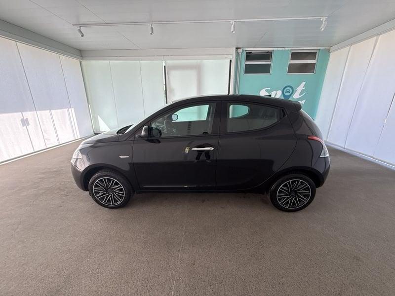 Lancia Ypsilon 1.0 FireFly 70cv Hybrid Oro